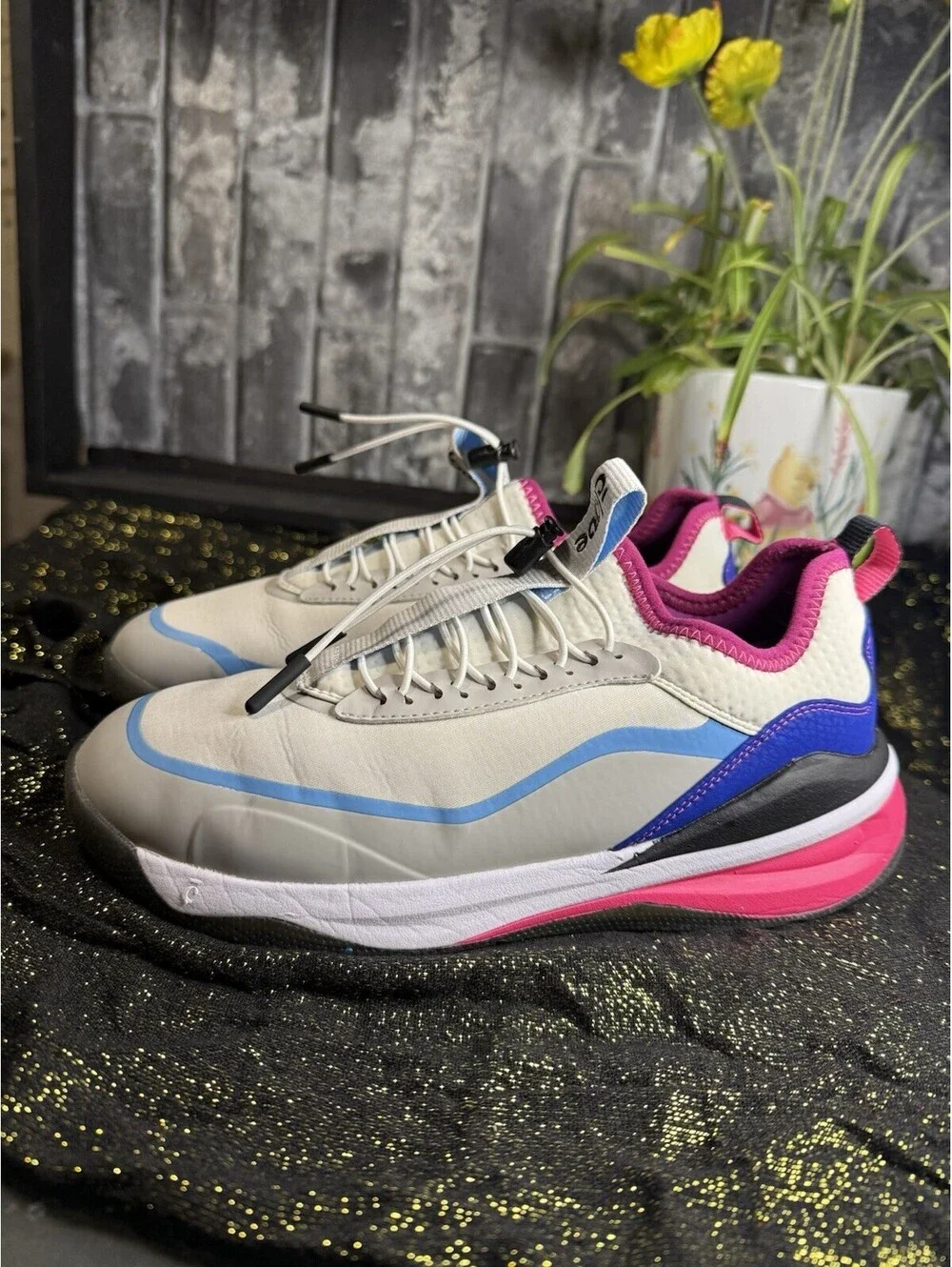 Clove Unisex White/Blue/Pink/Gray Colorblock Low Top Lace-Up Athletic Sneakers